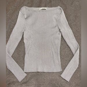 NWOT Abercrombie & Fitch A&F grey long sleeve shirt blouse. Size M